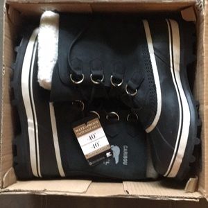 Sorel Caribou women boots size 8.5 color black